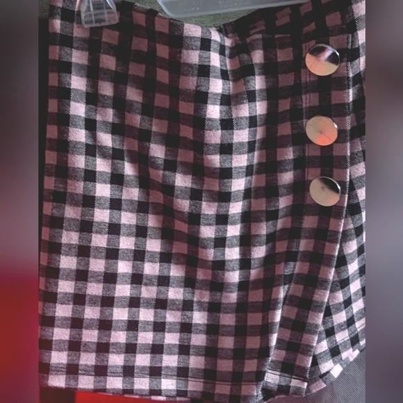 Pink and black plaid skorts - Picture 2 of 2